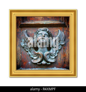 Skulptur eines Engels auf einer hölzernen Tür in Italien - Holz- goldene Rahmen Konzept Stockfoto
