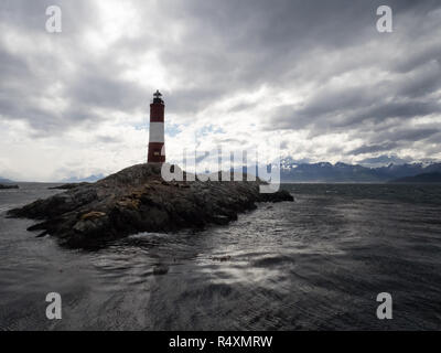 Leuchtturm Les Eclaireurs Insel in der Mitte des Beagle Kanal, in der Nähe von Ushuaia Stadt in Argentinien. Insel Feuerland, Patagonien. Stockfoto