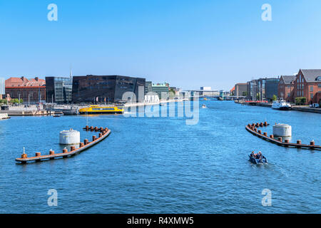 Blick von der Brücke hinunter Langebro Københavns Havn inrichtung Black Diamond (Det Kongelige Bibliotek), Kopenhagen, Seeland, Dänemark Stockfoto