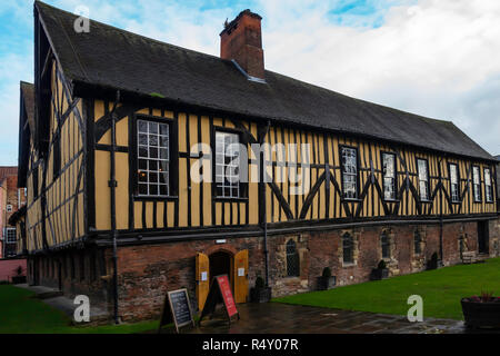 Äußere des Merchant Adventurers Hall, einem 660 Jahre alten mittelalterlichen Guildhall in Piccadilly in New York City, die noch im Einsatz ist und für Besucher geöffnet Stockfoto