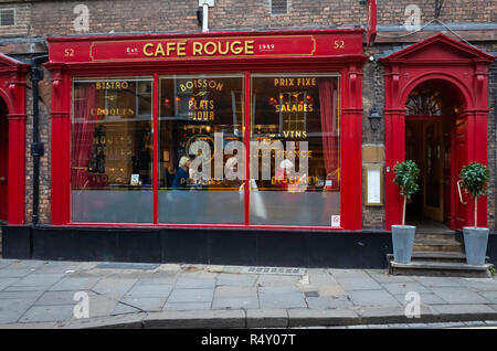 Café Rouge ein französisches Bistro Cafe in Low Petergate York England Stockfoto