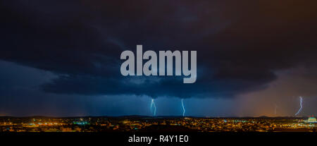 Gewitter über Vodice - Kroatien im Juni 2018 Stockfoto