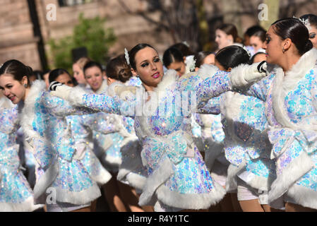 Darsteller auf der 92. jährlichen Thanksgiving Day Parade von Macy's anzusehen in New York am Nov. 22, 2018. Stockfoto