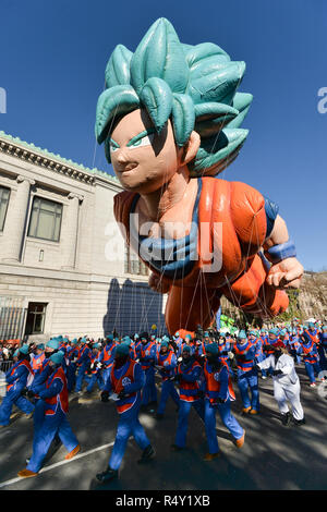Der Ballon von Son Goku ist während der 2018 Macy's Thanksgiving Day Parade in New York, USA, an November 22, 2018 gesehen. Stockfoto