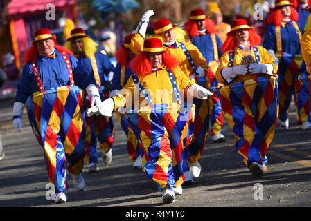 Darsteller auf der 92. jährlichen Thanksgiving Day Parade von Macy's anzusehen in New York am Nov. 22, 2018. Stockfoto