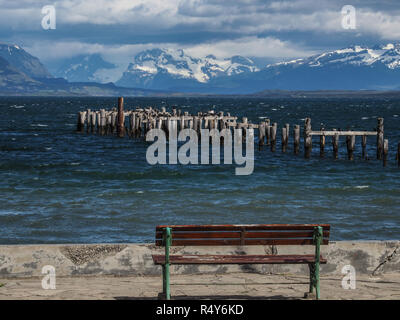 Alte Pier (Muelle Historico) in Almirante Montt Golf - Puerto Natales, Magallanes Region, Patagonien, Chile. Stockfoto