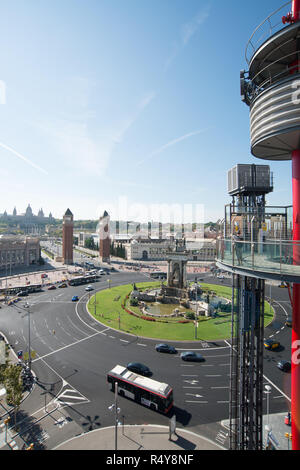 Blick von Las Arenas in Richtung Avinguda de la Reina Maria Cristina, Plaça d'Espanya, Barcelona, Spanien Stockfoto