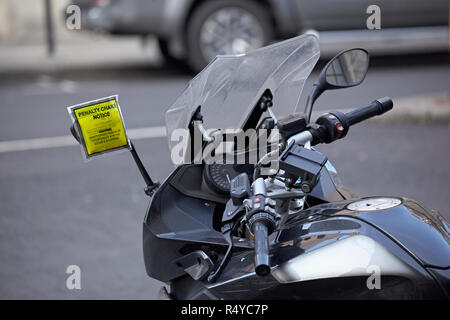 Ticket auf einem Motorrad im Stadtteil Westminster, London Stockfoto