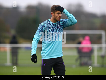 Enfield, UK. 28 Nov, 2018. Mauricio Pochettino während UEFA Youth League Match zwischen den Tottenham Hotspur und Inter Mailand an Hotspur Weg, Enfield. FA Premier League und der Football League Bilder unterliegen dem DataCo Lizenz EDITORIAL NUR VERWENDEN Keine Verwendung mit nicht autorisierten Audio-, Video-, Daten-, Spielpläne (außerhalb der EU), Verein/liga Logos oder "live" Dienstleistungen. On-line-in-Verwendung beschränkt auf 45 Bildern (+15 in zusätzliche Zeit). Kein Einsatz zu emulieren, bewegte Bilder. Keine Verwendung in Wetten, Spiele oder einzelne Verein/Liga/player Publikationen Quelle: Aktion Foto Sport/Alamy leben Nachrichten Stockfoto