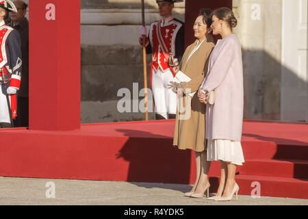 Madrid, Spanien. 28 Nov, 2018. Madrid Königin Letizia und König Felipe Grüße der chinesische Präsident Xi Jinping und seine Frau Peng Liyuan während der Begrüßungszeremonie auf dem königlichen Palast in Madrid. November 28, 2018. Credit: Jimmy Olsen/Medien Punch *** Keine Spanien***/Alamy leben Nachrichten Stockfoto