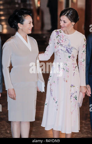 Madrid, Spanien. 28 Nov, 2018. Madrid Königin Letizia und König Felipe pose mit dem chinesischen Präsidenten Xi Jinping und seine Frau Peng Liyuan während der Begrüßungszeremonie auf dem königlichen Palast in Madrid. November 28, 2018. Credit: Jimmy Olsen/Medien Punch *** Keine Spanien***/Alamy leben Nachrichten Stockfoto