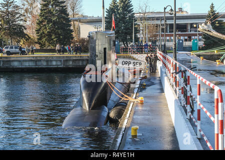 Gdynia, Polen. 28. Nov 2018. ORP Sep U-Boot ist mehr gesehen. Polnische Marine feiert 100-jähriges Bestehen mit defilade und Marineschiffe in Naval Base in Gdynia Credit: Max Ardulf/Alamy leben Nachrichten Stockfoto