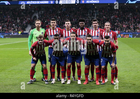 Madrid, Madrid, Spanien. 28 Nov, 2018. Atletico de Madrid team Foto mit Jan Oblak, Filipe Luis, Santiago Arias, Thomas Teye, Koke Resurreccion, Antoine Griezmann, Engel Martin Correa, Thomas Lemar, Rodrigo Hernandez, Stefan Savic und Lucas Hernandez während der UEFA Champions League Spiel zwischen Atlético de Madrid und AS Monaco an der Wanda Metropolitano Stadion in Madrid. Credit: LEGAN S. Mace/SOPA Images/ZUMA Draht/Alamy leben Nachrichten Stockfoto