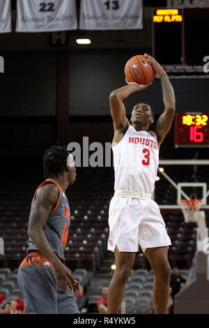 Houston, Texas, USA. 28 Nov, 2018. Houston Cougars guard Armoni Brooks (3) Nimmt ein Sprung in der ersten Hälfte des NCAA Basketball Spiel zwischen den Houston Cougars und die UT-Rio Grande Valley Vaqueros bei der H&PE-Arena in Houston, TX am 28 November, 2018 erschossen. Credit: Erik Williams/ZUMA Draht/Alamy leben Nachrichten Stockfoto