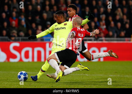 Eindhoven, Niederlande. 28. November 2018. Champions League 2018-2019 PSV v Barcelona L-R Malcom Filipe Silva de Oliveira des FC Barcelona, und Angelino von PSV Eindhoven Credit: Orange Bilder vof/Alamy leben Nachrichten Stockfoto