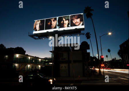Beatles Anschlagtafel für re-release des Weißen Album in der Nacht über den Sunset Blvd. in Hollywood, CA Stockfoto