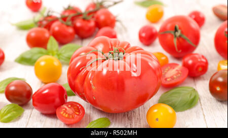 verschiedene bunte Tomaten Stockfoto