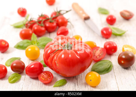 verschiedene bunte Tomaten Stockfoto