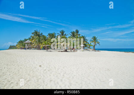 Kalanggaman Island ist eine der schönsten Inseln der Philippinen. Das Wasser so klar und blau, im Sand so weiß wie Pulver. Stockfoto