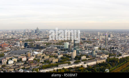 Luftaufnahme Stadtbild Londons mit städtischen Architekturen. Symbole auf die Skyline von London feat Wohnviertel wie Euston, Marylebone UK Stockfoto