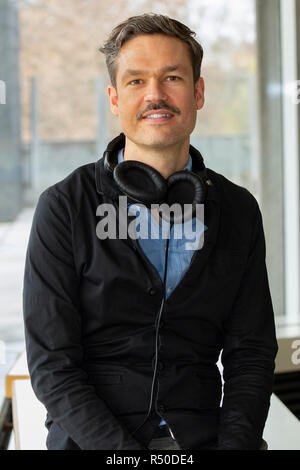 Felix Herzogenrath beim Drehstart für den neuen Tatort "Gegen den Strom" in Leverkusen, Büchelter Hof. Leverkusen, am 28.11.2018 Stockfoto