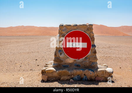 Verbotszeichen Verkehrsschild, kein Eintrag, Namib Wüste Stockfoto