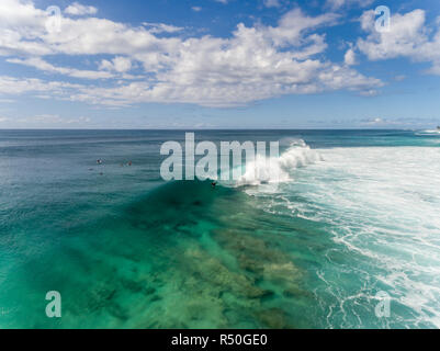 Luftaufnahme der Bruch Ozeanwelle in Hawaii Stockfoto