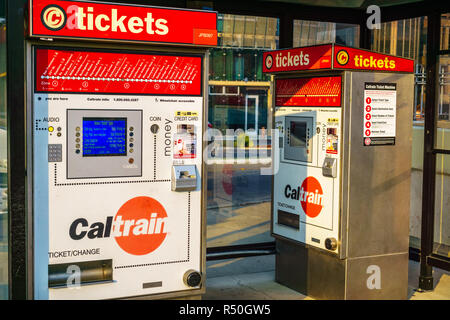 August 21, 2018 in Palo Alto/CA/USA - Caltrain Fahrkartenautomaten in einer der Stationen in South San Francisco Bay Area. Stockfoto