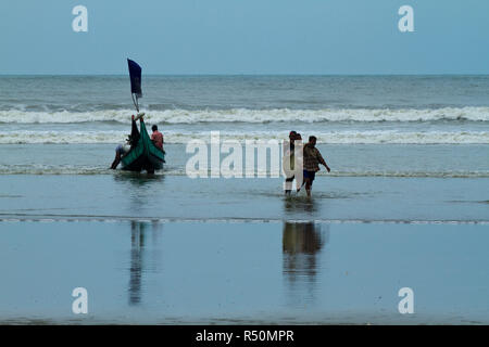 Inani Meer Strand in Ukhia Thana. Es liegt ca. 32 Kilometer südlich von Cox's Bazar entfernt. Bangladesch. Stockfoto