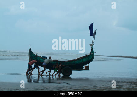 Inani Meer Strand in Ukhia Thana. Es liegt ca. 32 Kilometer südlich von Cox's Bazar entfernt. Bangladesch. Stockfoto