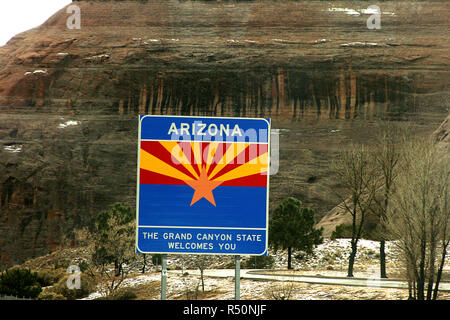 Schild „Arizona - The Grand Canyon State welcomes you“ auf der Interstate 40, USA Stockfoto