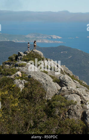 Mädchen auf dem Gipfel des Mt Oberon, Wilsons Promontory National Park, Australien Stockfoto