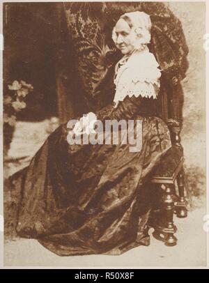 Frau Rigby. In voller Länge Porträt, sitzen Sie auf der Suche nach Links, von Elizabeth Rigby (1809-1893), später Lady Eastlake. Hundert Calotype Skizzen von D.O.-Hügel, R.S.A. und R. Adamson. Edinburgh, 1848 [1859?]. Ab einem Volumen von calotype Bilder und Porträts. Frühen fotografischen Technik namens auch Talbotypie. Dating von 1849. David Octavius Hill und Robert Adamson. Quelle: C 128. k.10 39. Stockfoto