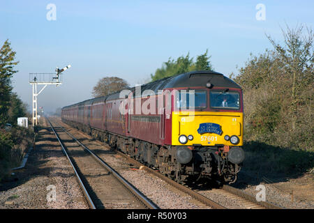 Eine Klasse 57 Diesellok Reihe 57601 Arbeiten eine West Coast Bahn Charter an Manea in East Anglia. Stockfoto