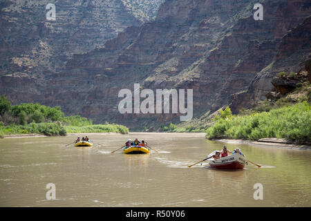 Menschen in Flöße und Ruderboote auf Green River auf Verwüstung/Grau Canyon, Utah, USA Stockfoto