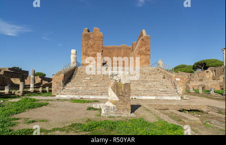 Ostia Antica in Rom, Italien. Capitolium und Platz Forum Stockfoto