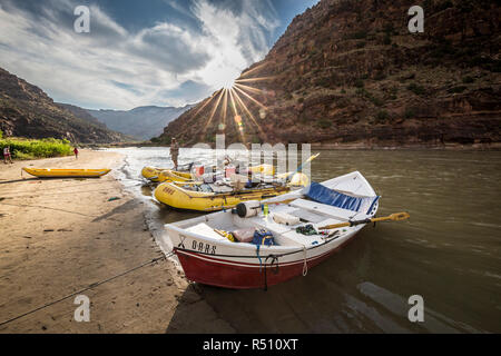 Boote die während einer Green River Rafting Trip Wüst/Grau Canyon, Utah, USA Stockfoto