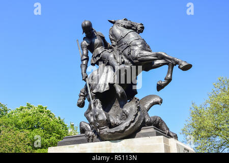 St George's Statue, Park Road, St John's Wood, Westminster, London, England, Vereinigtes Königreich Stockfoto