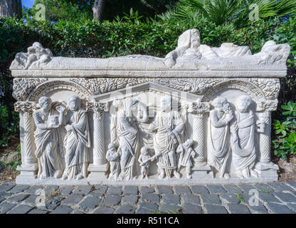 Ostia Antica in Rom, Italien. Römischer Sarkophag Stockfoto