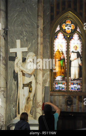 Renaissance Statue des Cristo Della Minerva (auferstandenen Christus) von Michelangelo im gotischen Basilika Santa Maria sopra Minerva (Basilika Santa Maria abov Stockfoto