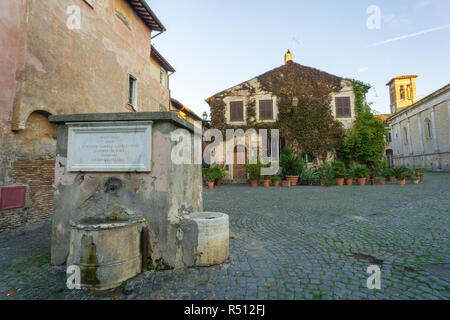 Ostia Antica in Rom, Italien. Das mittelalterliche Dorf oder Borgo in der Nähe der Ausgrabungen von Ostia alte Hafen des Römischen Reiches. Stockfoto