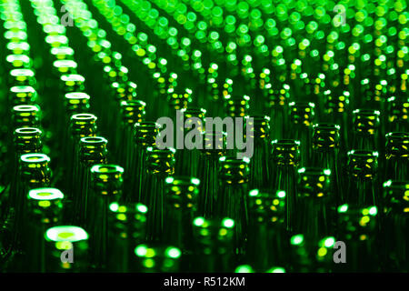 Glas Flasche im Werk für die Produktion von Glasbehältern. Glas Flasche Textur Stockfoto