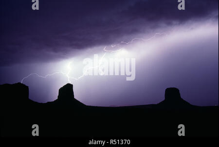 Gewitter Blitzschlag hoch Buttes Monument Valley Utah Stockfoto