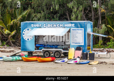 Surfboard und Strand Verleih von einem mobilen Trailer, Port Douglas, Queensland, Australien Stockfoto