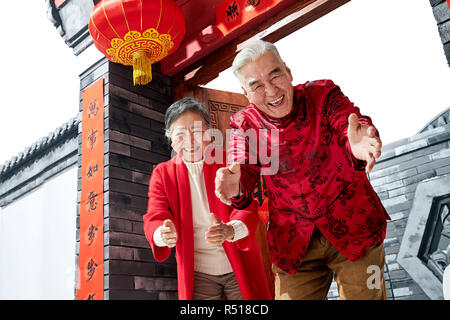 Das ältere Paar neues Jahr Stockfoto