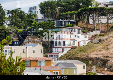 Häuser auf einem steilen Hügel von San Francisco, Golden Gate Höhen Nachbarschaft, Kalifornien Stockfoto