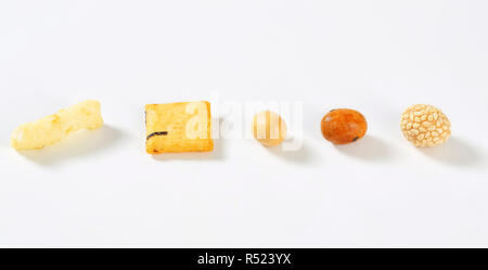 Japanische Erdnüsse und Reis Cracker Stockfoto