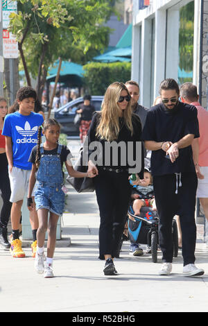 Heidi Klum Einkaufen mit ihrem Freund Tom Kaulitz und ihre vier Kinder mit: Heidi Klum, Tom Kaulitz, Henry Samuel, Johan Samuel, Lou Samuel Wo: West Hollywood, California, United States Wenn: 28 Oktober 2018 Quelle: WENN.com Stockfoto