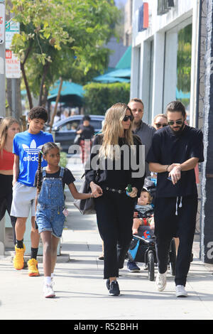 Heidi Klum Einkaufen mit ihrem Freund Tom Kaulitz und ihre vier Kinder mit: Heidi Klum, Tom Kaulitz, Henry Samuel, Johan Samuel, Lou Samuel Wo: West Hollywood, California, United States Wenn: 28 Oktober 2018 Quelle: WENN.com Stockfoto