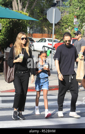 Heidi Klum Einkaufen mit ihrem Freund Tom Kaulitz und ihre vier Kinder mit: Heidi Klum, Tom Kaulitz, Lou Samuel Wo: West Hollywood, California, United States Wenn: 28 Oktober 2018 Quelle: WENN.com Stockfoto